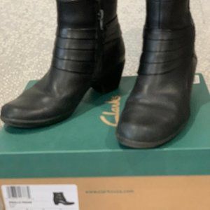 Clarks Women's Boots, Size 6M, Black